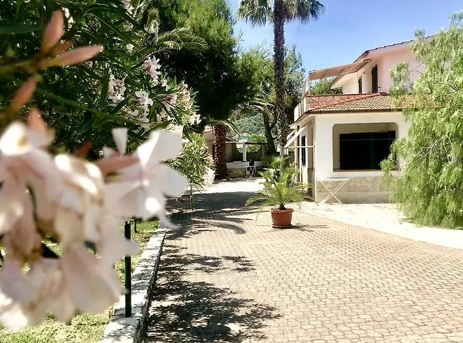 Palm Garden מלון דירות 3*