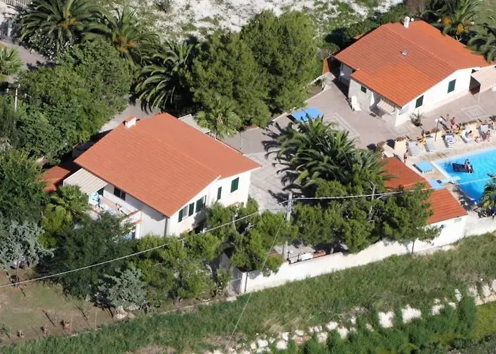 Palm Garden ויאסטה