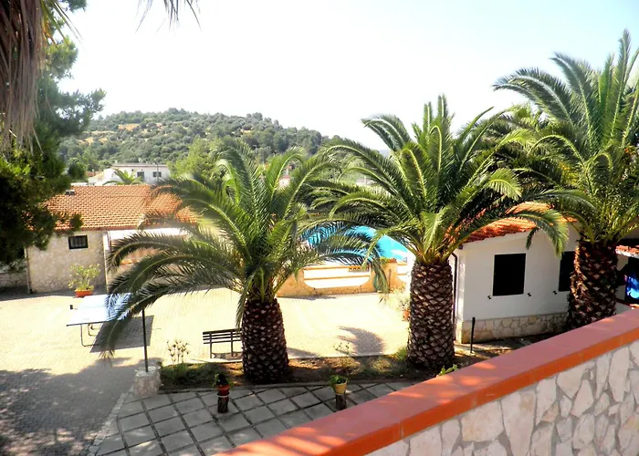 Palm Garden מלון דירות ויאסטה